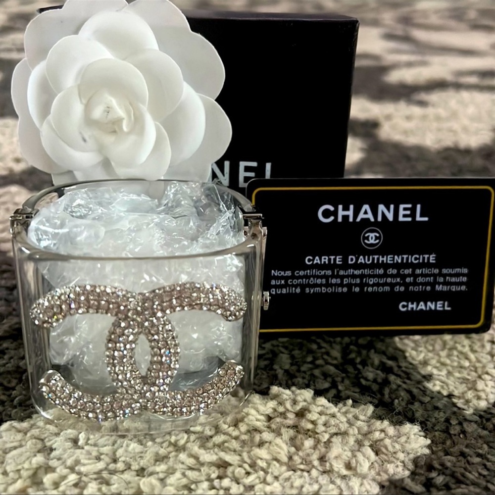 Authentic absolutely gorgeous CHANEL bracelet with authentic card.